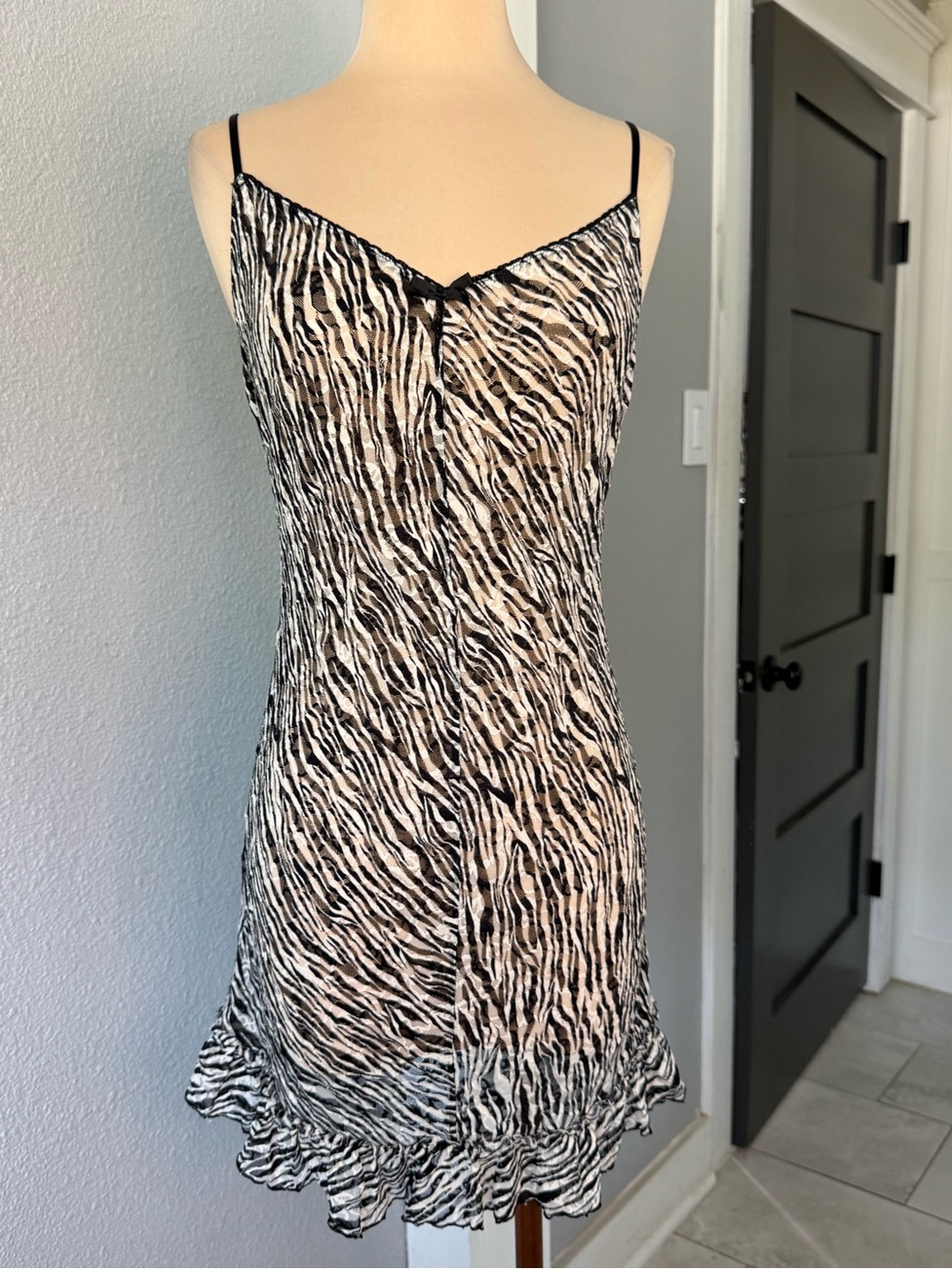Victoria's Secret Sheer Lace Zebra Print Slip - Black & White Size Large